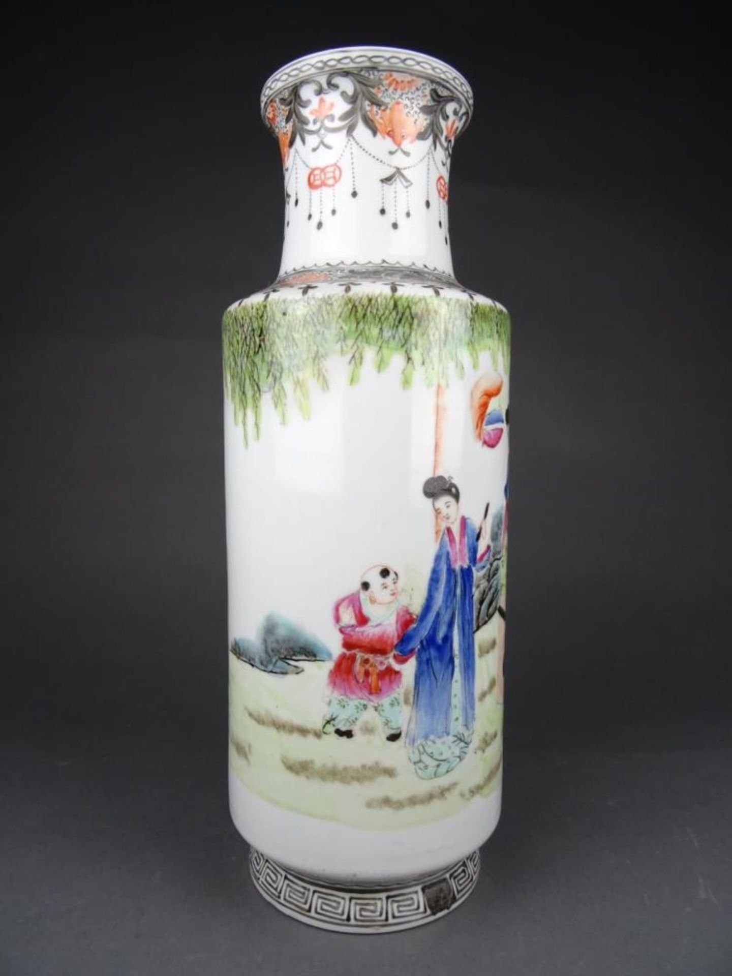 Chinese porcelain famille rose vase - ladies - Qianlong marked - Bild 2 aus 7