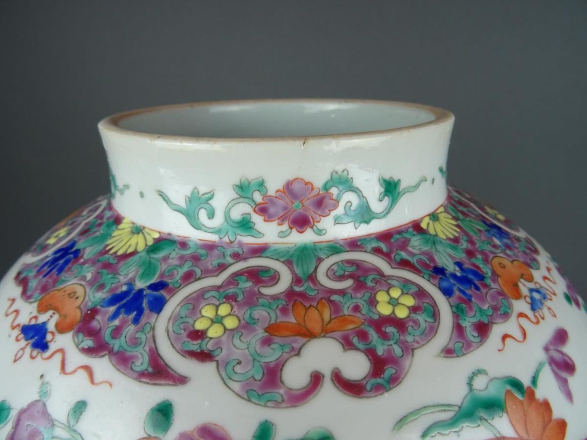 Chinese porcelain Famille rose vase with flowers - Qianlong mark - Bild 9 aus 10
