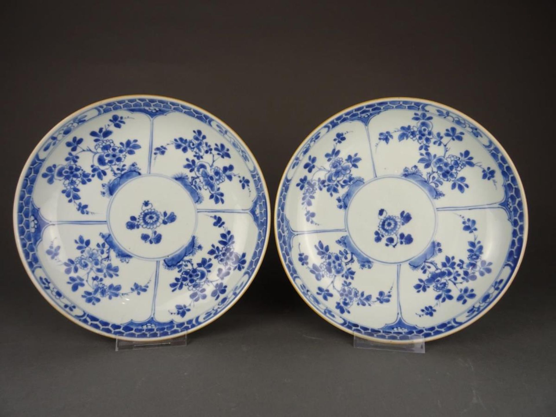 Two Chinese porcelain B/W plates - flowers