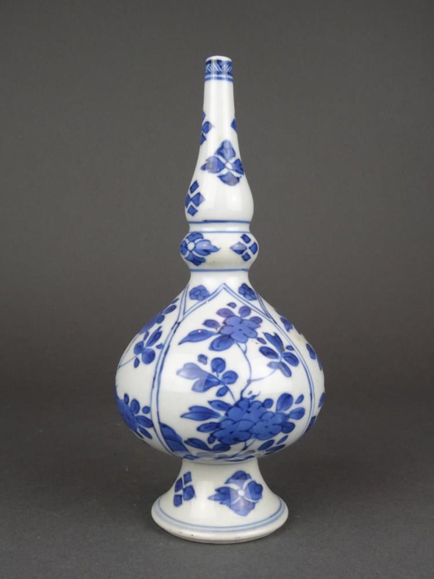 Chinese porcelain B/W vase with flowers - Bild 3 aus 7