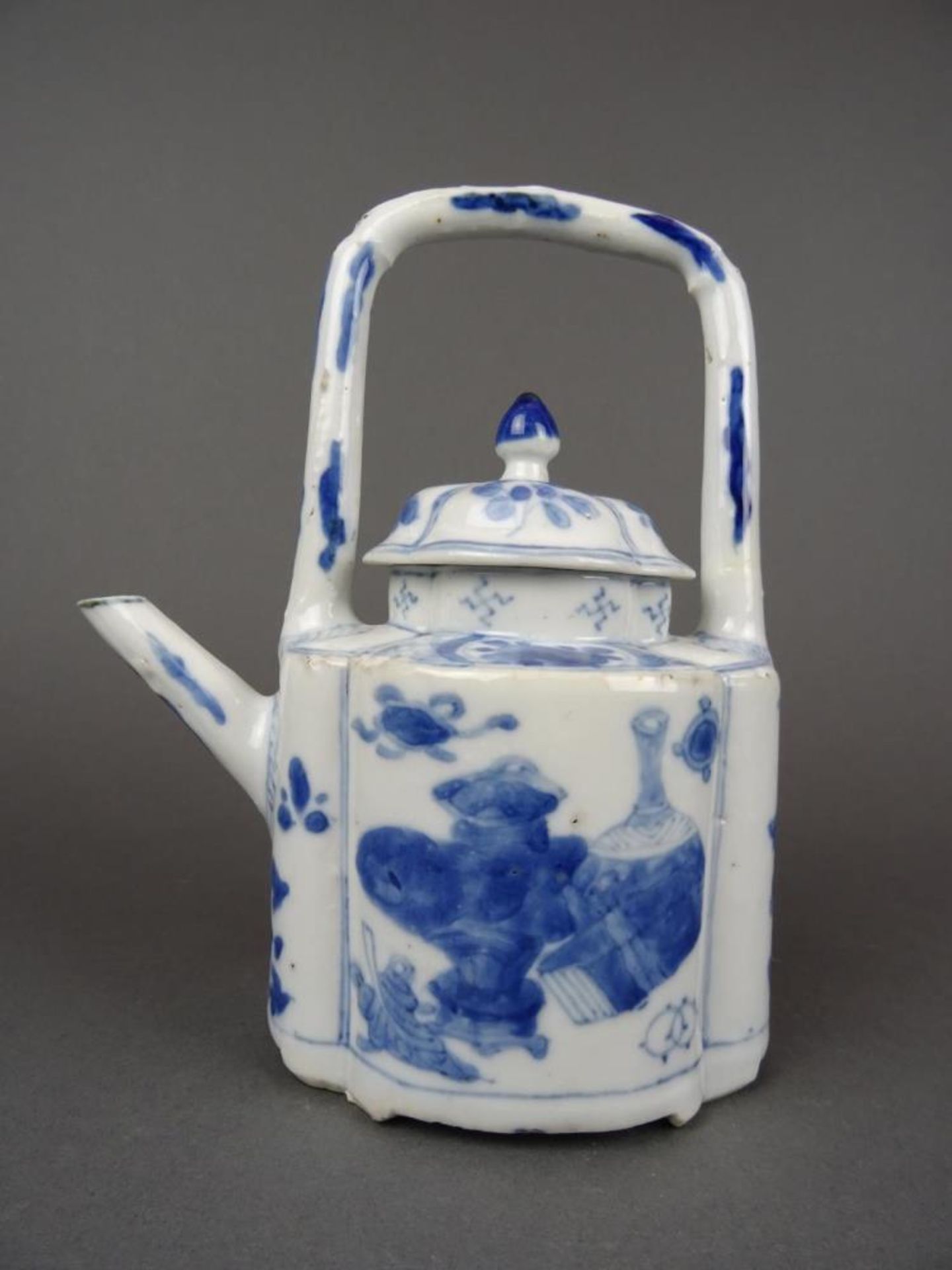 Porcelain B/W teapot