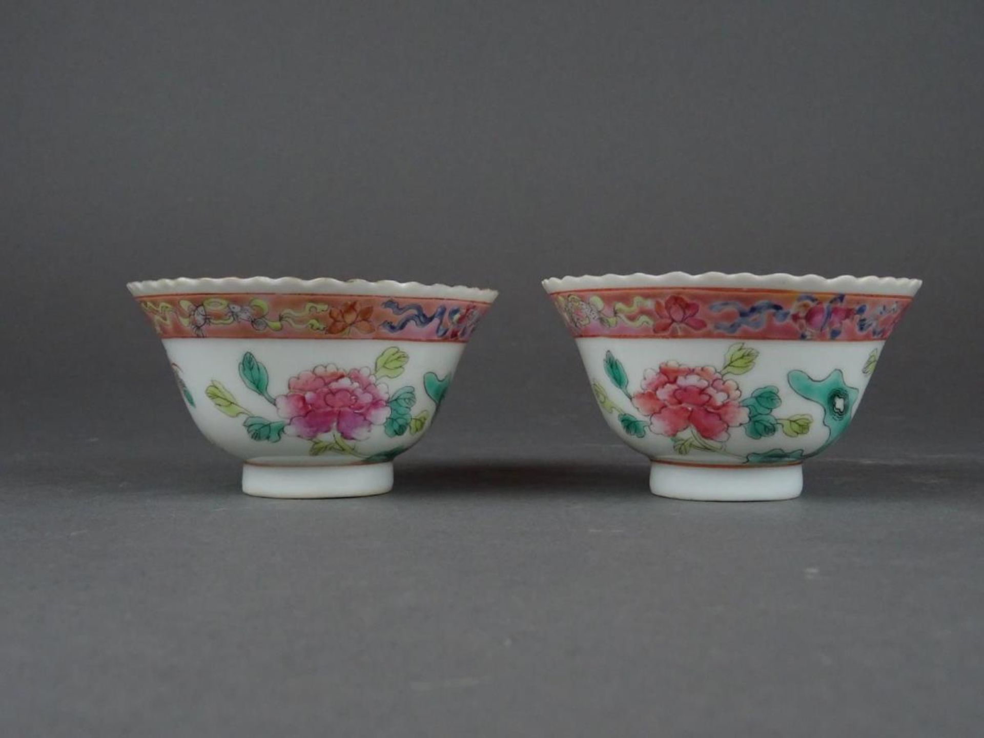 Two Famille rose cups - Bild 2 aus 6