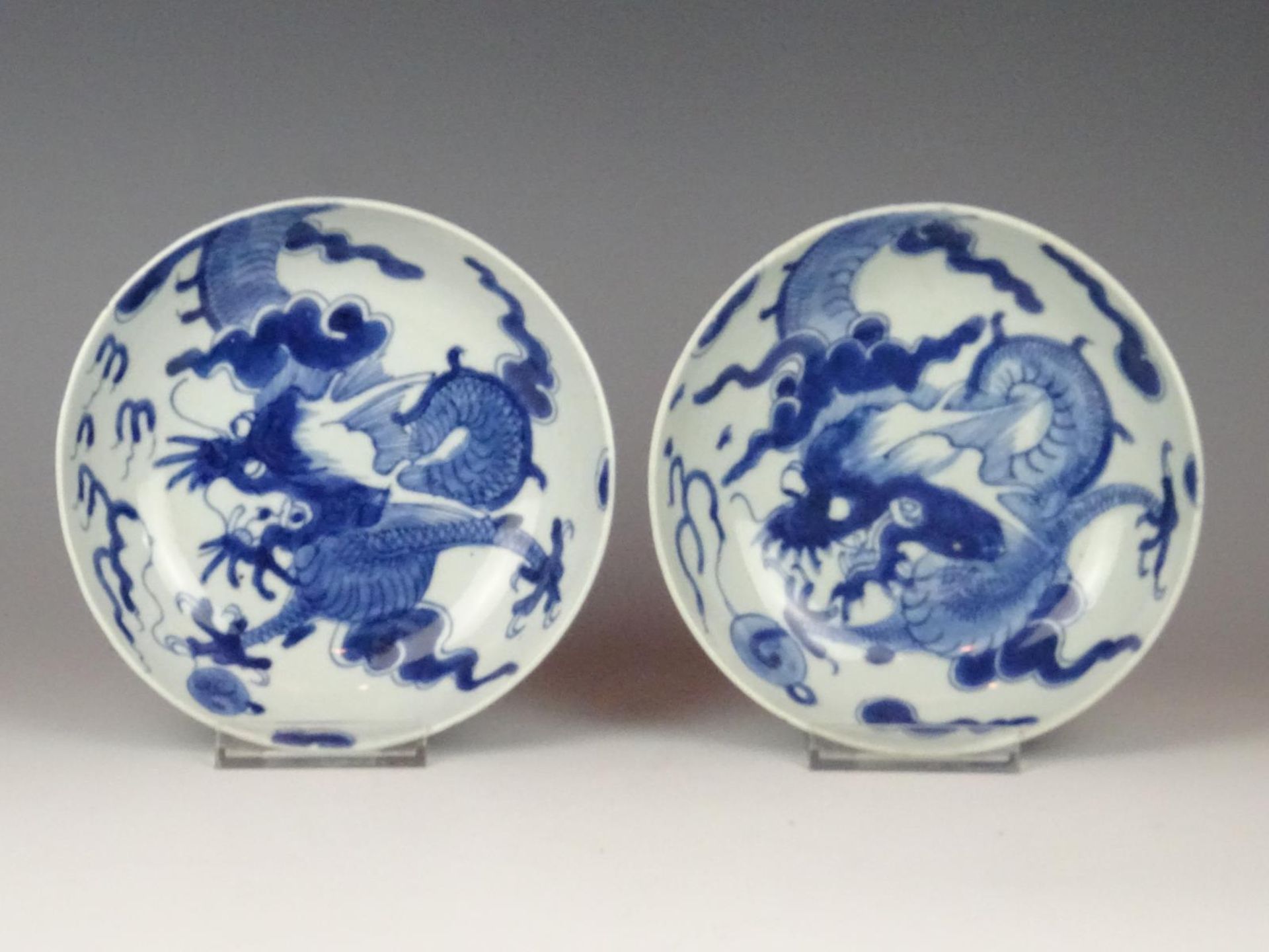 A pair porcelain plates