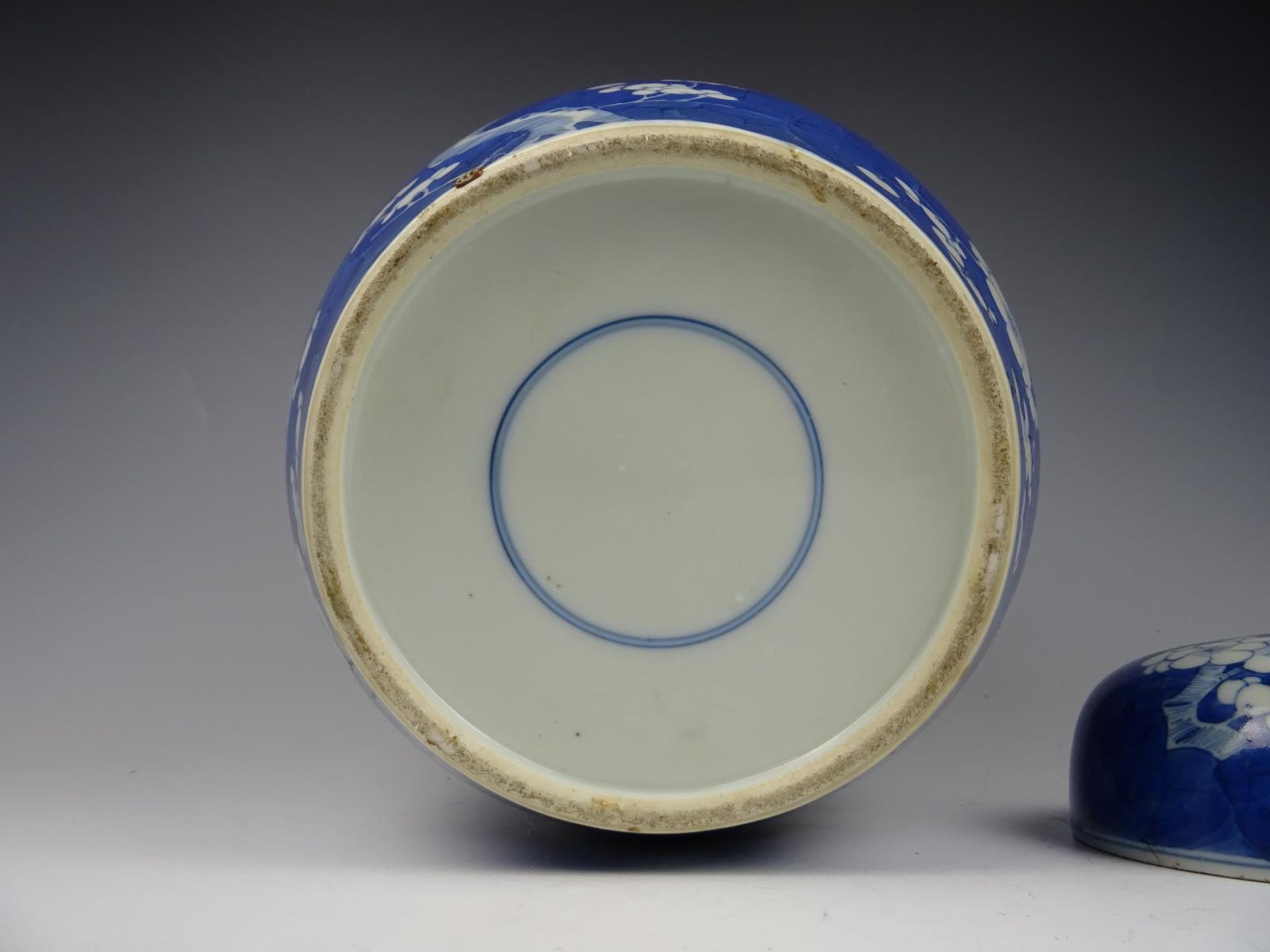 Porcelain B/W jar - Image 6 of 6