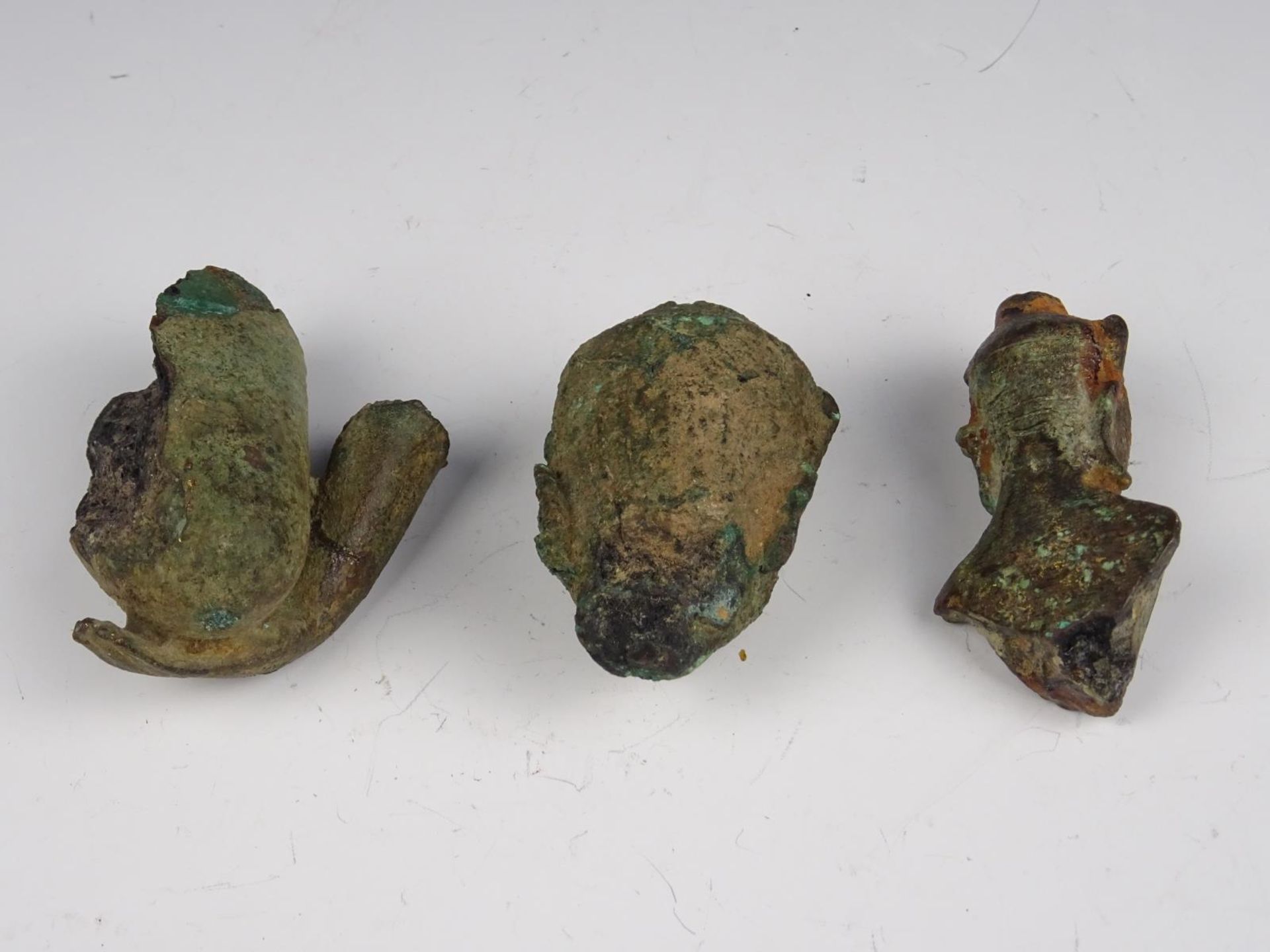 Three bronze buddha heads - Image 2 of 3