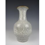 Porcelain Ge-type vase
