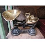 SMALL SET OF KITCHEN SCALES WITH BELL WEIGHTS
