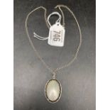 OVAL MOTHER OF PEARL SILVER NECKLACE