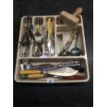 PLASTIC TRAY OF MIXED CUTLERY, BUTTER PATS,