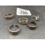 5 ASSORTED SILVER TOE RINGS