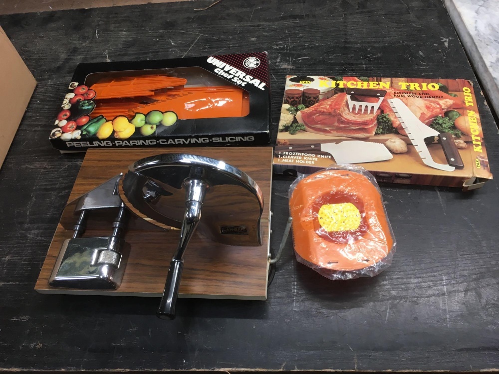 SMALL CARTON WITH MEAT OR BREAD SLICER,