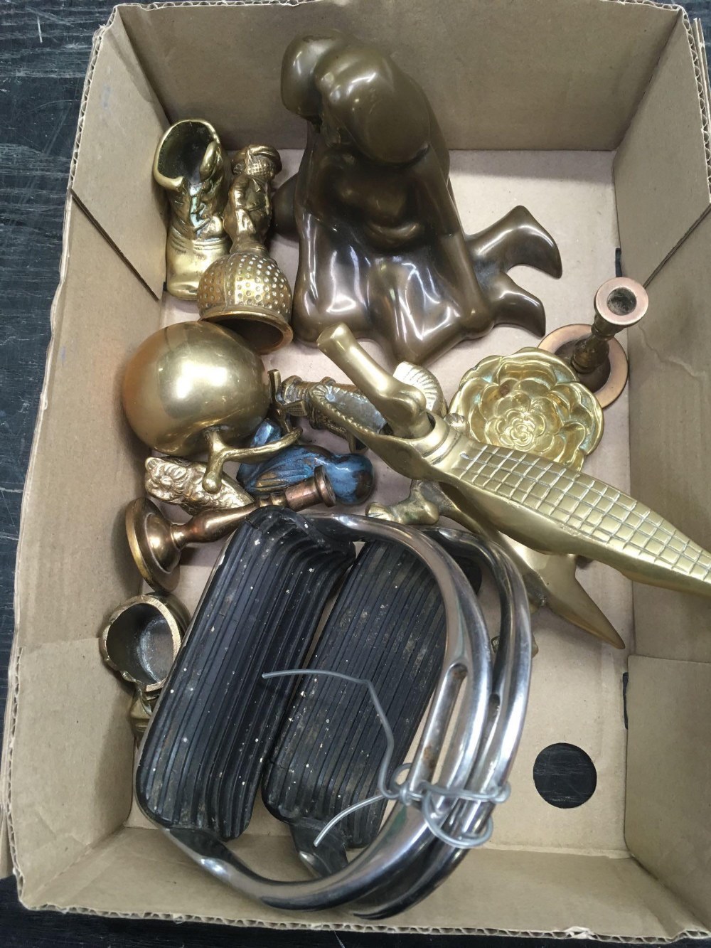 SMALL CARTON OF VARIOUS BRASS ITEMS & A PAIR OF STIRRUPS