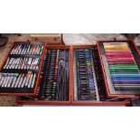 BOXED ARTIST SET CONTAINING OILS & CRAYONS & A PORTABLE EASEL WITH CONTENTS