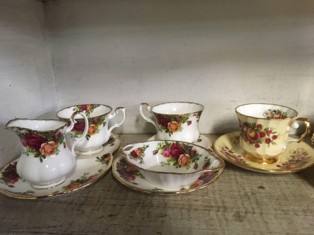 GOLD COLOURED WADE COFFEE SET & A ROYAL ALBERT TEA SET & ELIZABETHAN CUPS & SAUCERS - Image 3 of 5