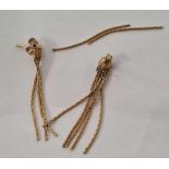 A PAIR OF 9ct GOLD EARRINGS WITH TASSEL DROPS