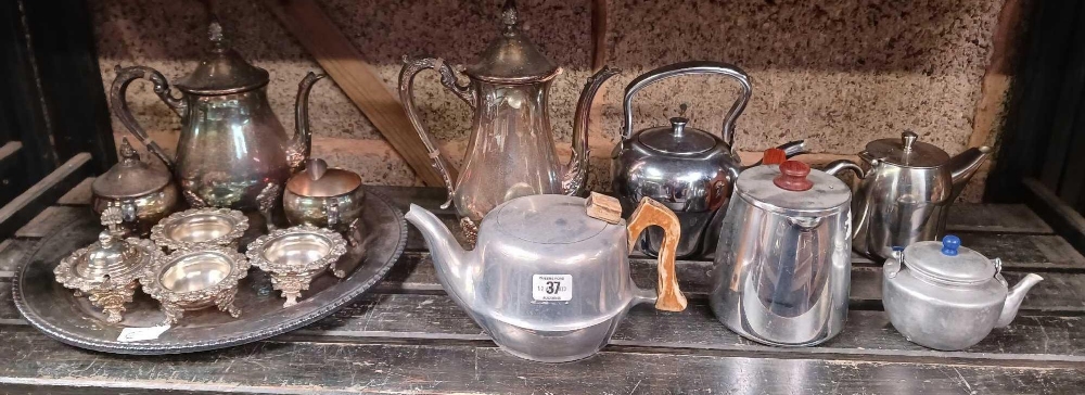 SHELF OF MISC METAL WARE & A TRAY