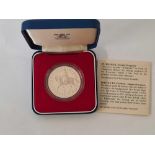 A BOXED SILVER PROOF CROWN 1977 WITH CERTIFICATE