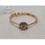 18ct GOLD DIAMOND CIRCULAR CLUSTER RING,