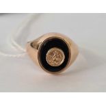 A 9ct SIGNET RING, 3.