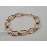 9ct PEARL SET BRACELET, 5.