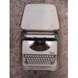 PORTABLE OLYMPIA SPLENDID 66 PORTABLE TYPEWRITER IN CARRY CASE