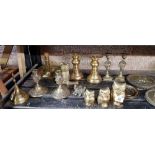 SHELF OF MISC BRASS / GLASS FIGURES & SMALL PLAQUES