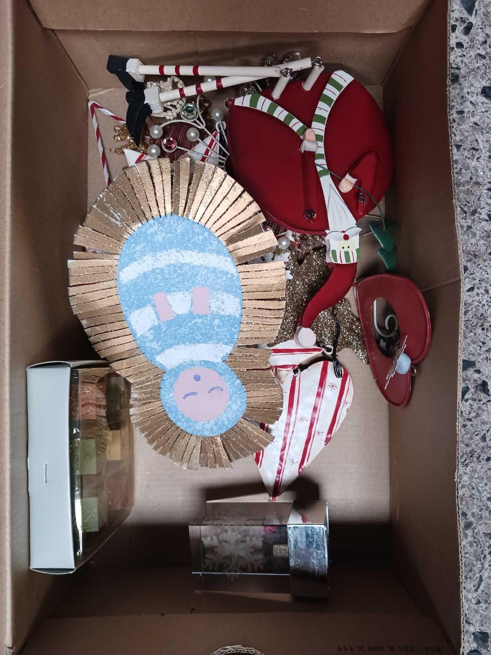 2 CARTONS & A SMALL BOX OF CHRISTMAS DECORATIONS - Image 3 of 3