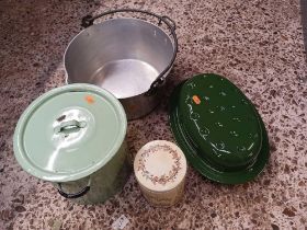 GREEN ENAMELLED KITCHENWARE & AN ALUMINIUM SWING HANDLED JAM PAN
