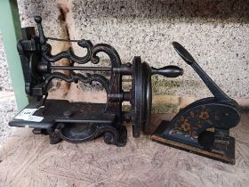 SMALL VICTORIAN CAST IRON HAND SEWING MACHINE & A LETTER HEAD EMBOSSER