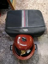 VINTAGE TOWER ELECTRIC CASSEROLE DISH & A TRAVEL BAG