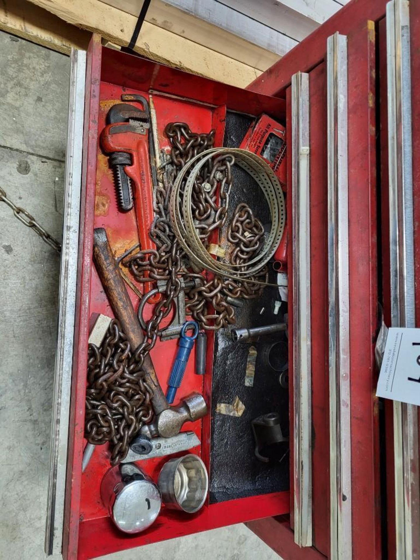 TOOLS - MAC TOOLS 8-DRAWER WORKSTATION (RED) WITH TOOLS AND CONTENTS INCLUDED - Image 4 of 8