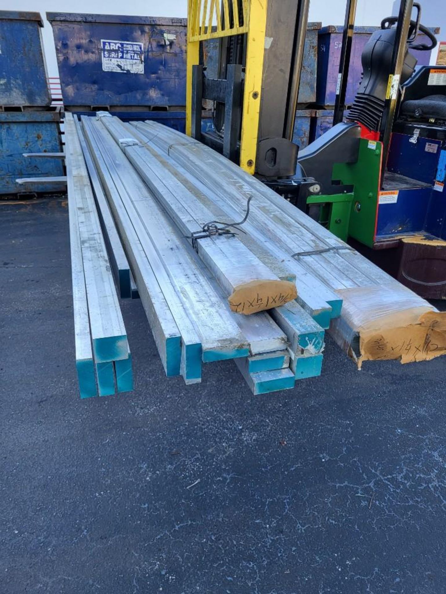 ALUMINUM STOCK - SOLID ALUMINUM SQUARE BAR; ASSORTED SIZES, MOST 12' LENGTH