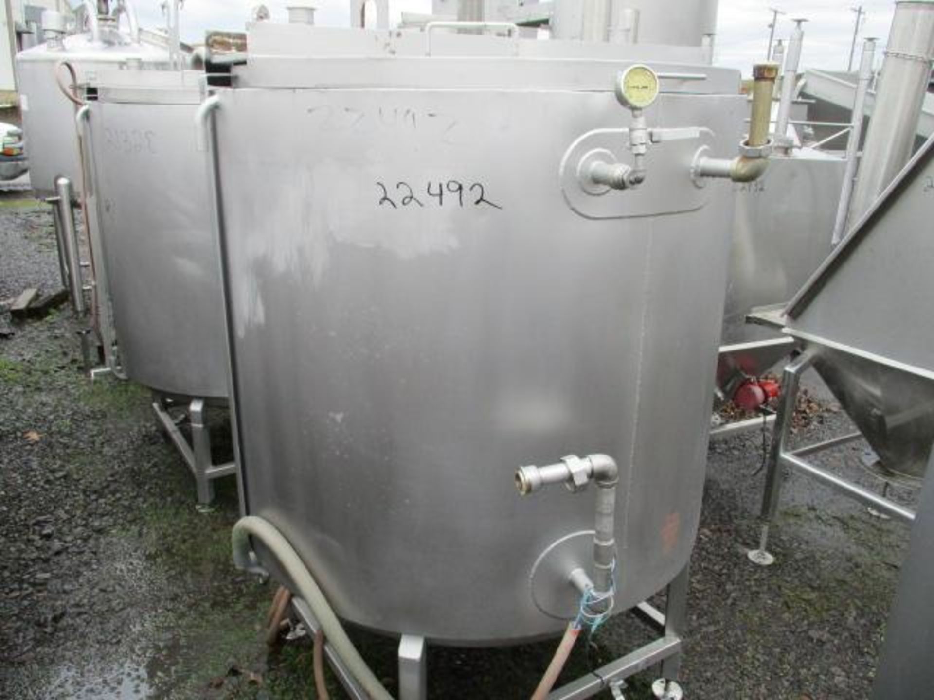 300 GALLON JACKETED STAINLESS STEEL TANK, MEASURES 4' DEEP AND 44" DIAMETER - Image 3 of 5