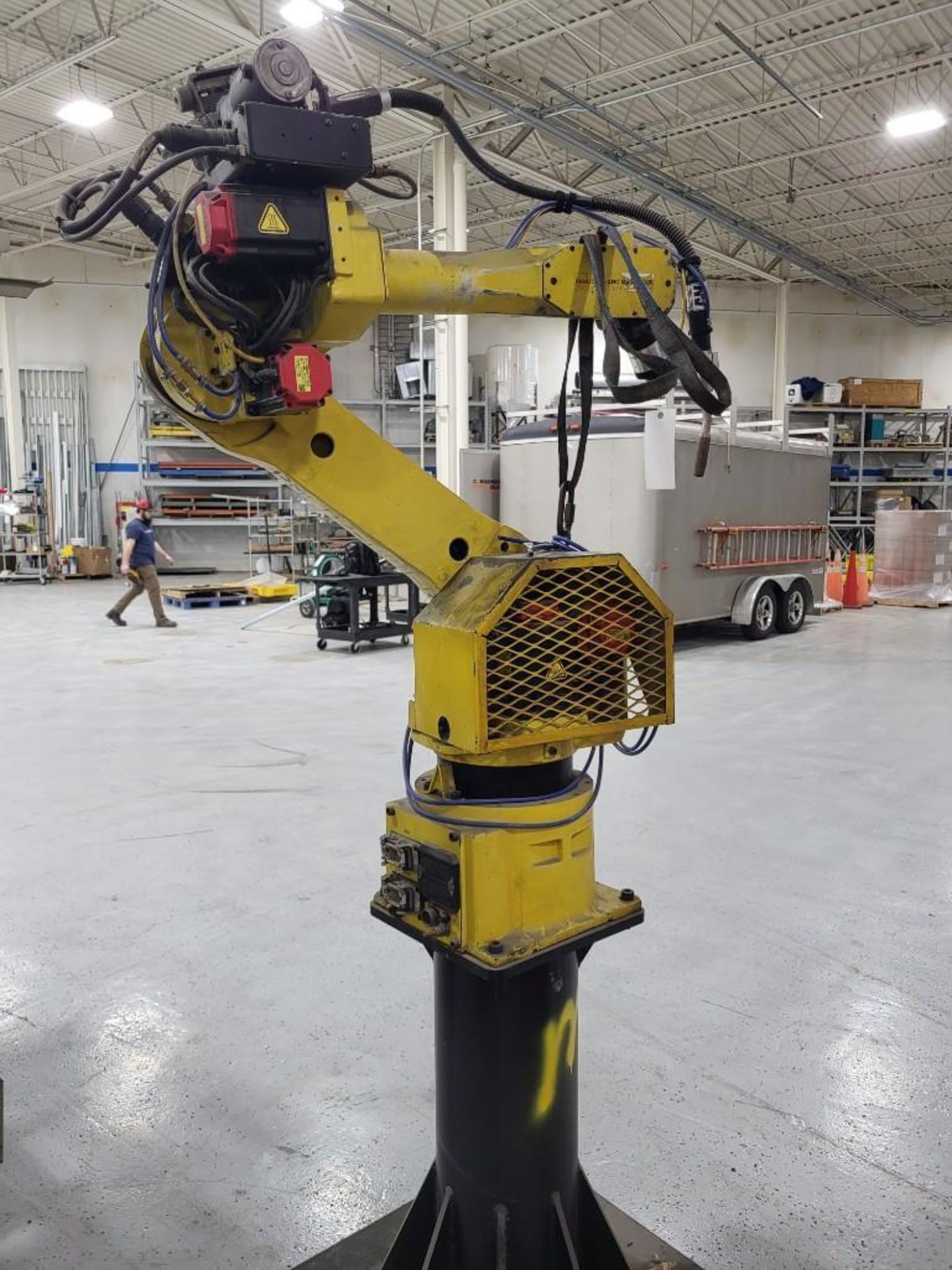 FANUC / LINCOLN ELECTRIC ROBOTIC WELDING CELL - Image 5 of 32