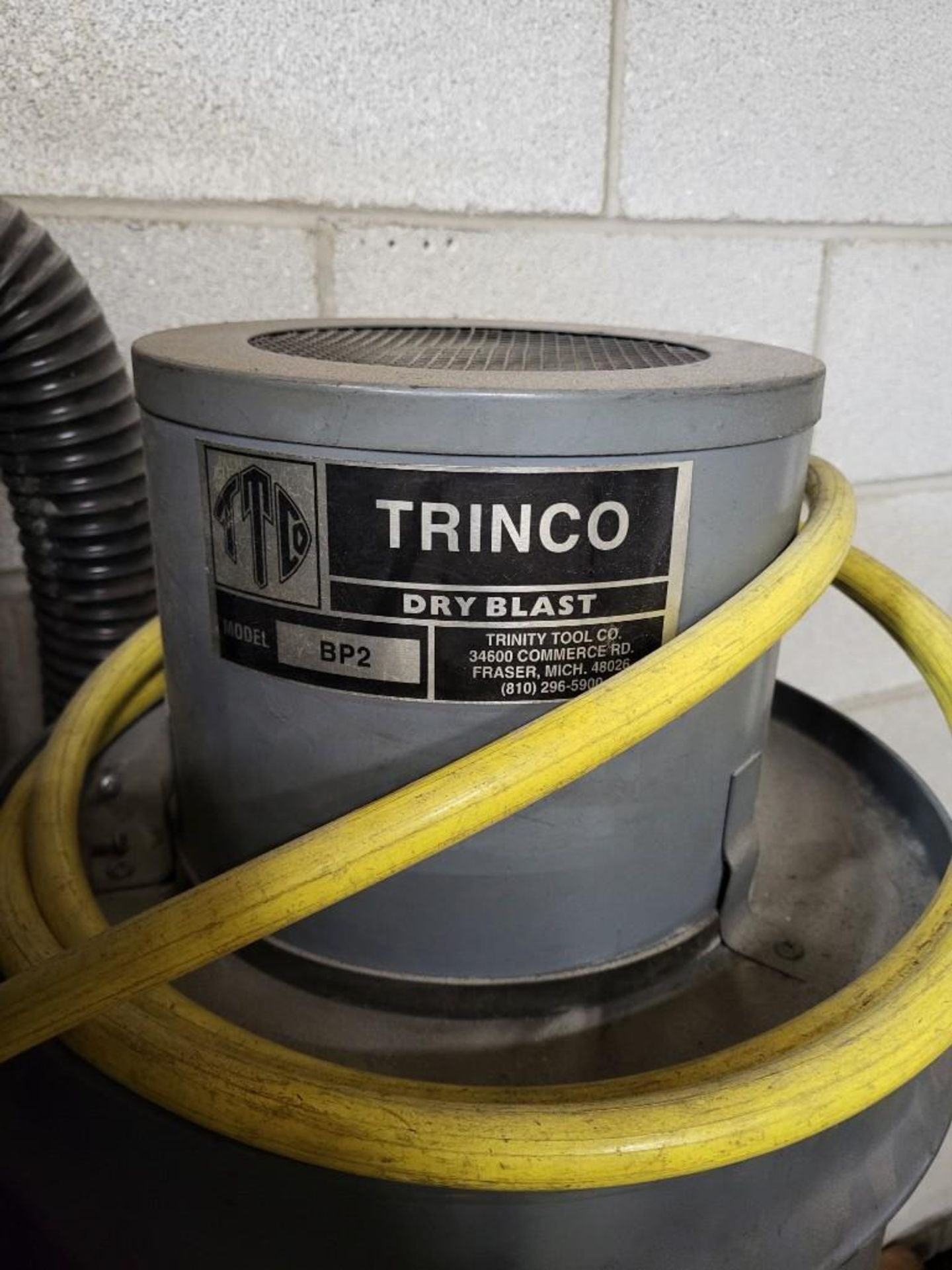 TRINCO DRY BLAST 36/BP BLASTING CABINET WITH DUST COLLECTOR - Image 3 of 7