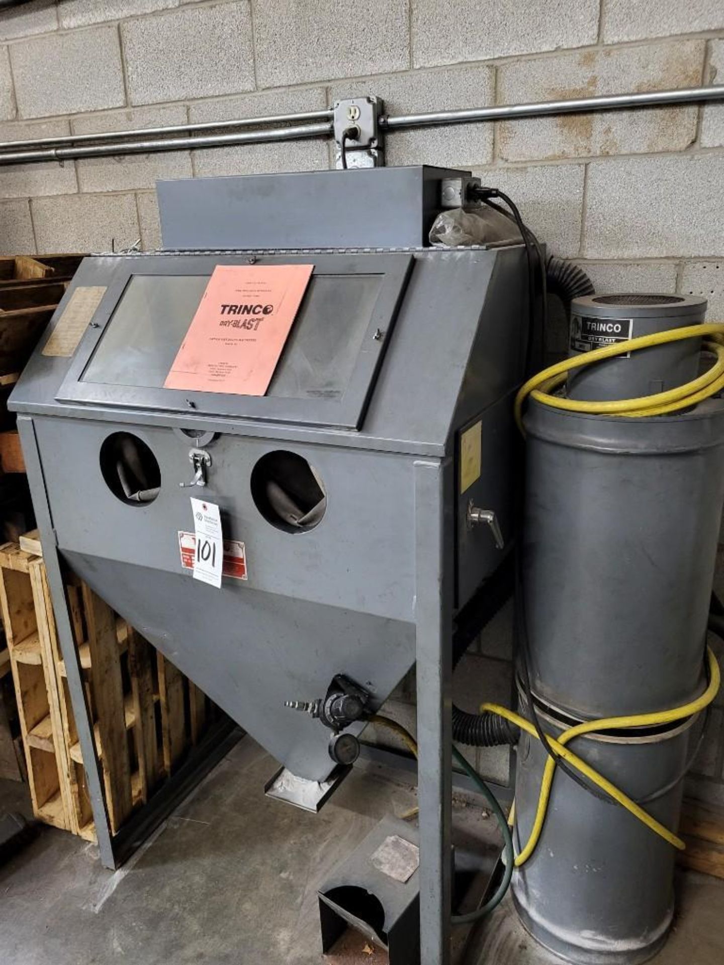 TRINCO DRY BLAST 36/BP BLASTING CABINET WITH DUST COLLECTOR - Image 2 of 7