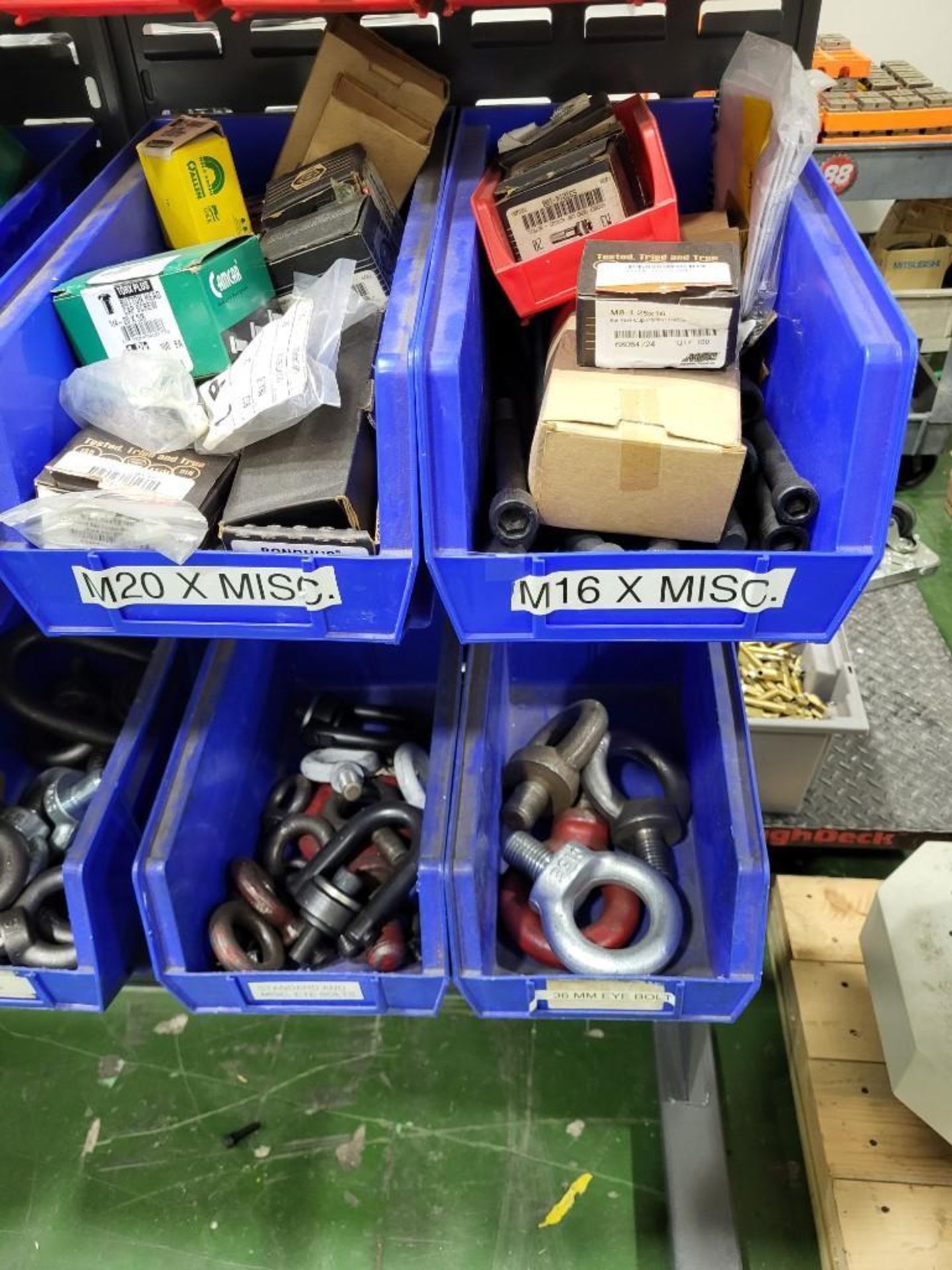 HARDWARE AND HARDWARE STAND, EYE BOLTS, SOCKET SCREWS - Image 7 of 8