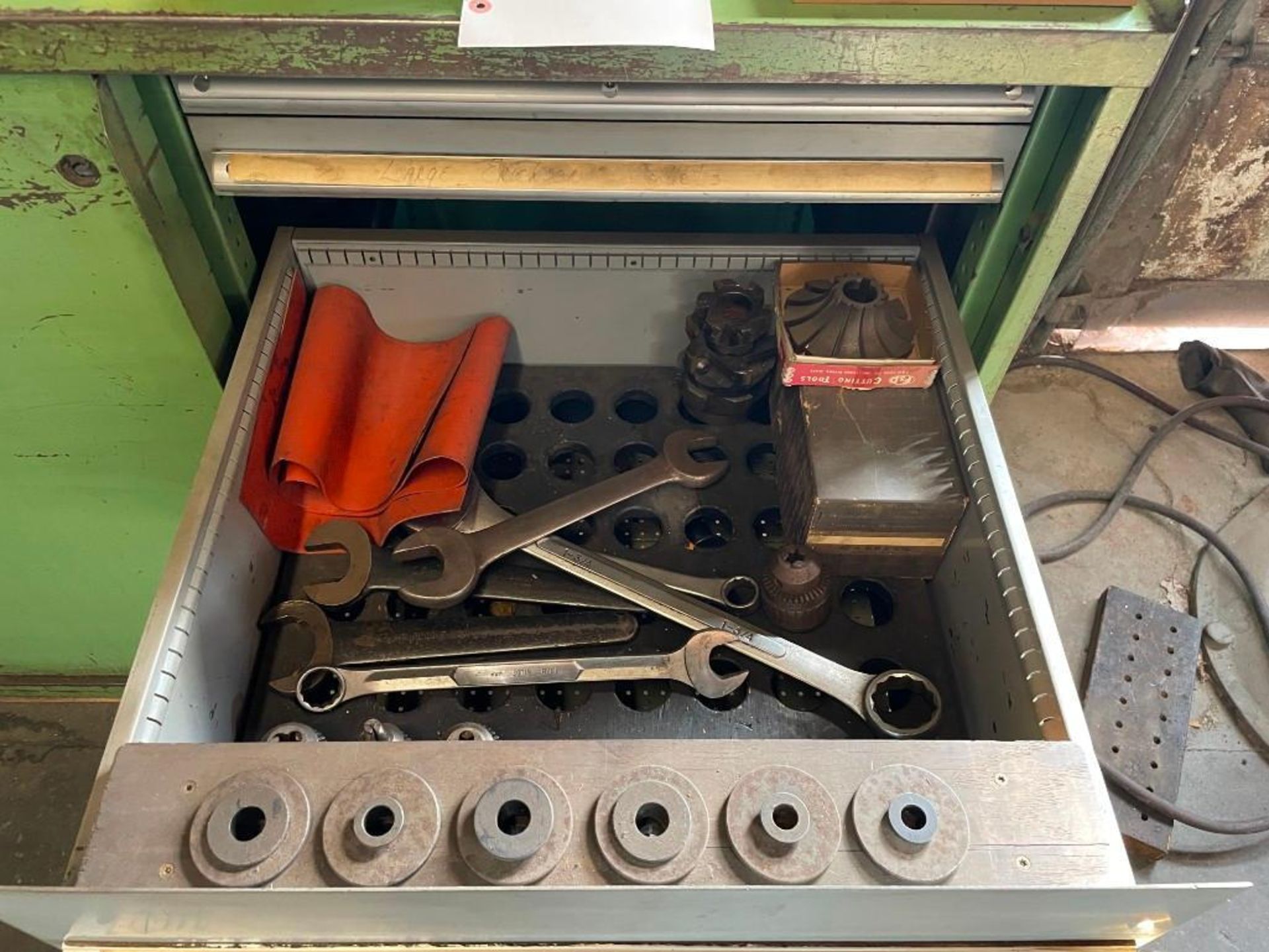 GREEN TOOLING CABINET WITH CONTENTS, TOOLING, COLLETS, SURFACE PLATE, ETC. - Image 8 of 17