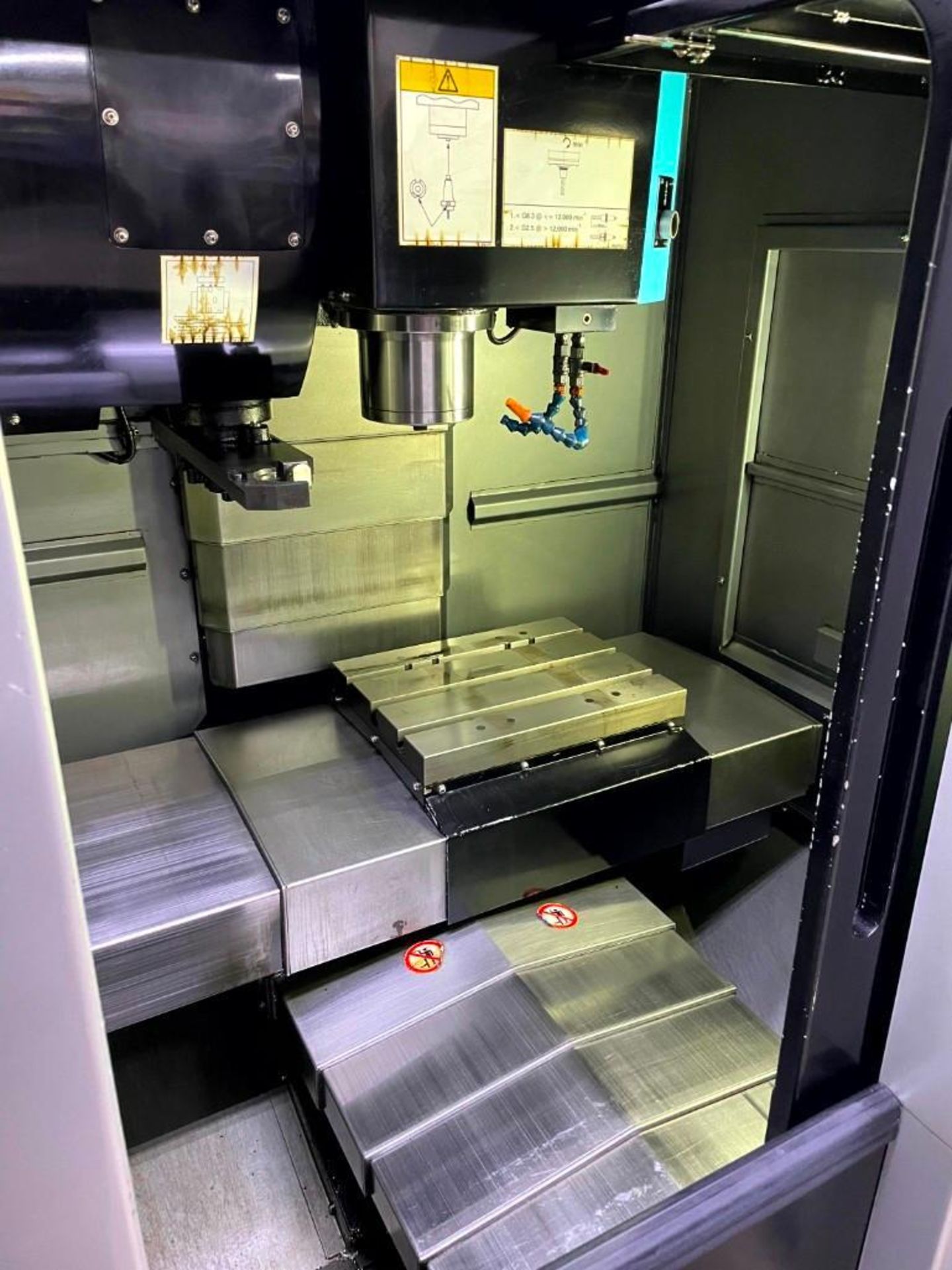 HURCO VM5I VERTICAL MACHINING CENTER, 2015 - Image 7 of 11