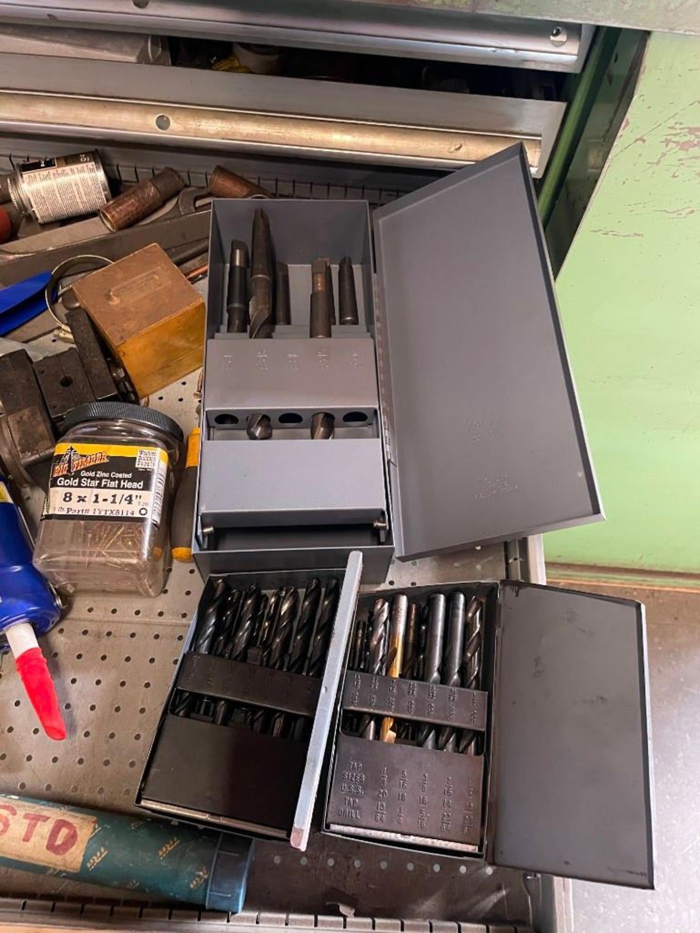 GREEN TOOLING CABINET WITH CONTENTS, TOOLING, COLLETS, SURFACE PLATE, ETC. - Image 13 of 17