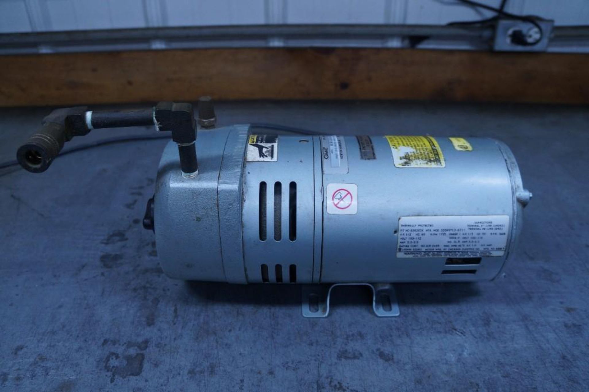 GAST ROTARY VANE VACUUM PUMP - Image 4 of 12