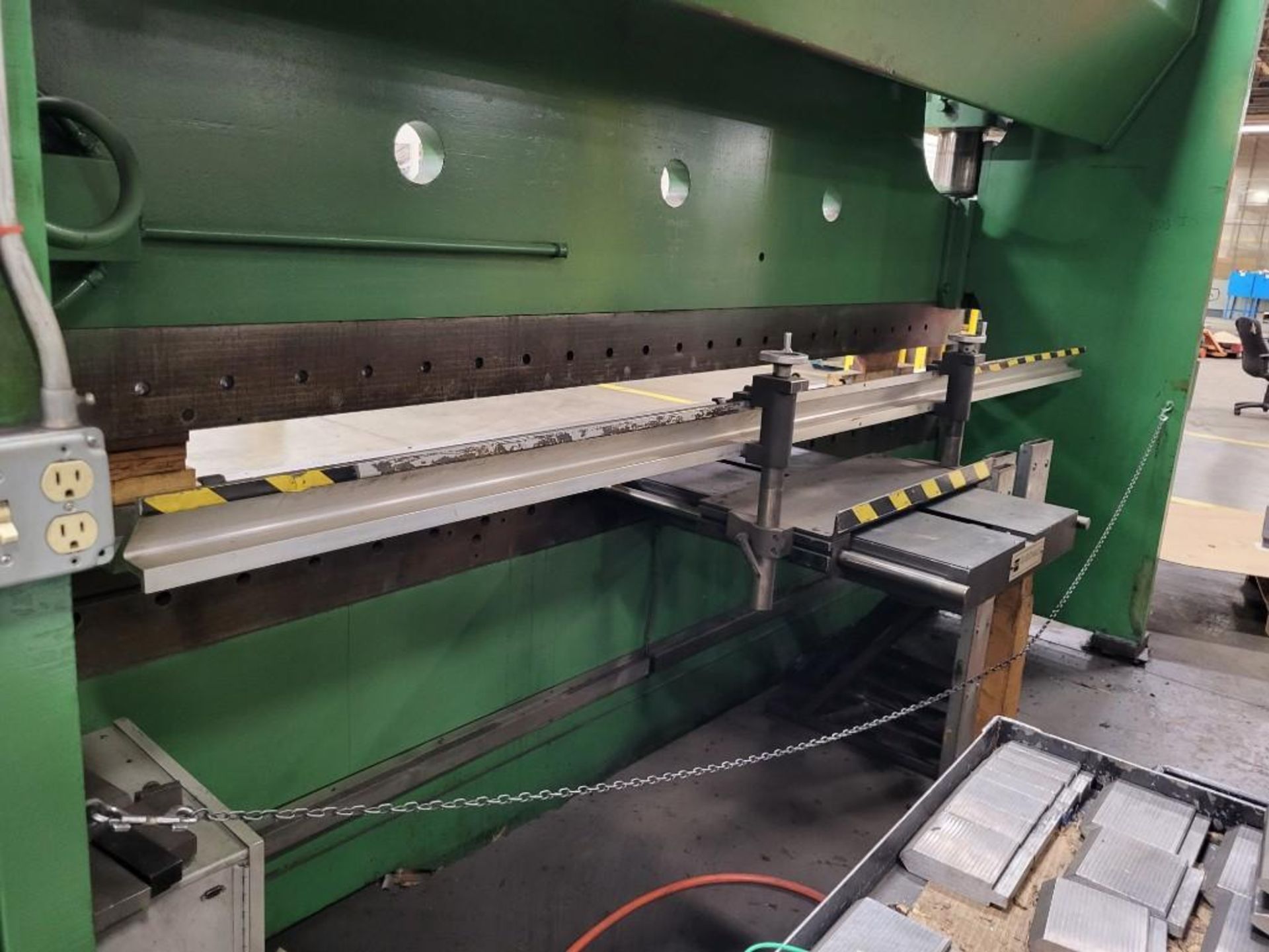 CINCINNATI CINCINNATI 230 TON X 12 230CB 12' PRESS BRAKE (14' BED) - Image 12 of 20