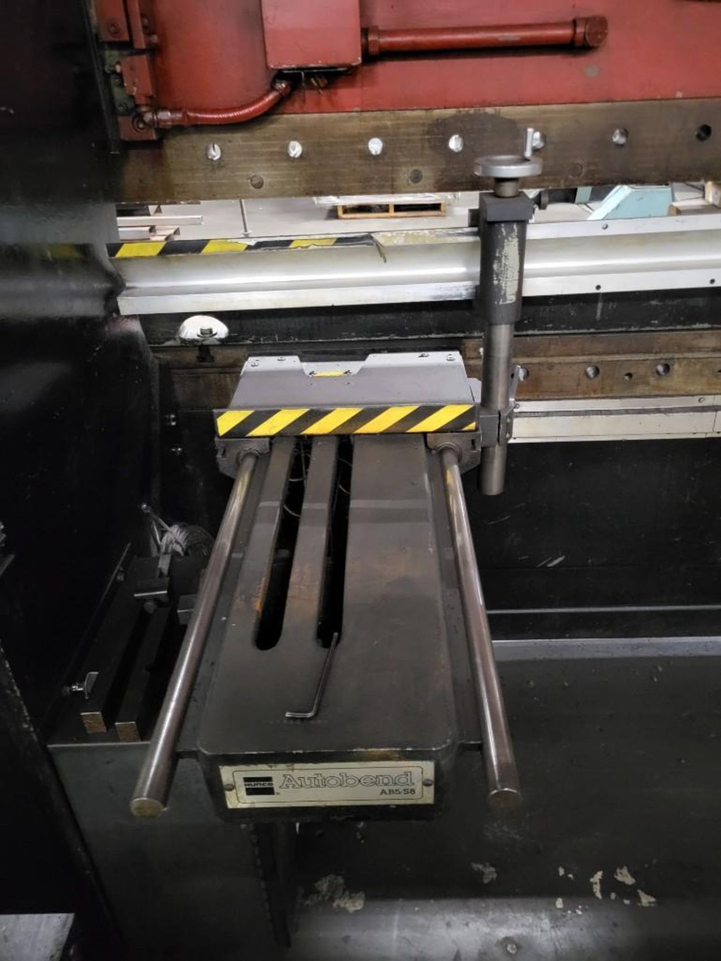 CINCINNATI PRESS BRAKE 135 TON 8" STROKE X 8FT (10FT BED) - Image 8 of 17