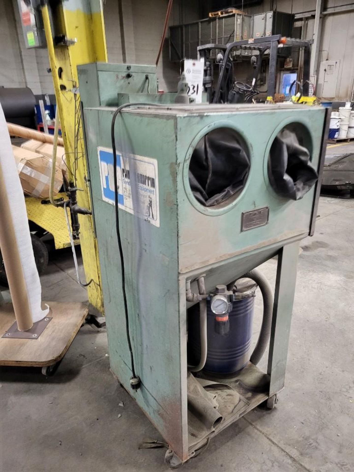 PAUL & GRIFFIN SAND BLASTING CABINET, MODEL E-2 24"X24"X18" - Image 2 of 6