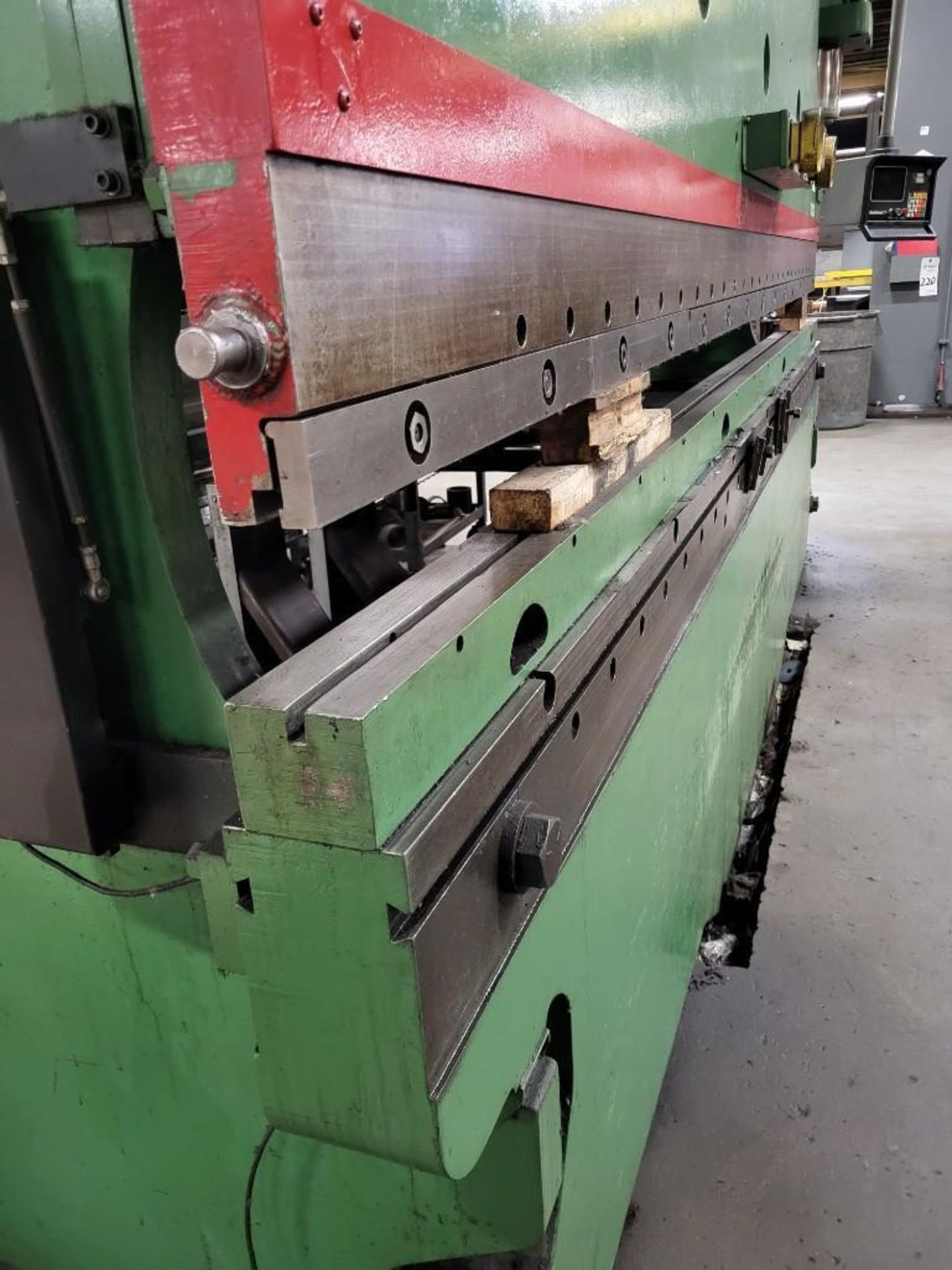 CINCINNATI CINCINNATI 230 TON X 12 230CB 12' PRESS BRAKE (14' BED) - Image 5 of 20