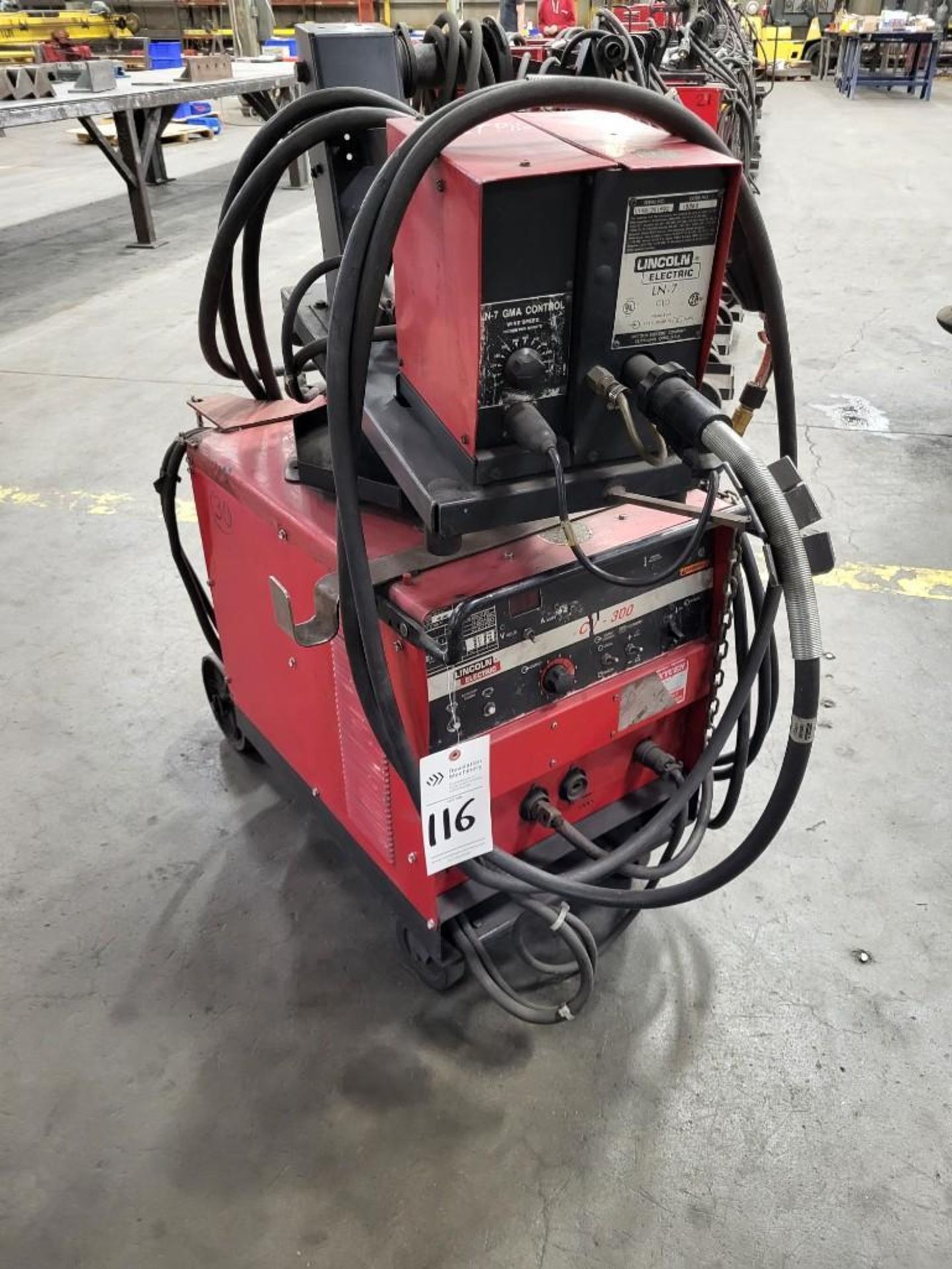 LINCOLN ELECTRIC CV-300 MIG WELDER WITH LN-7 WIRE FEEDER