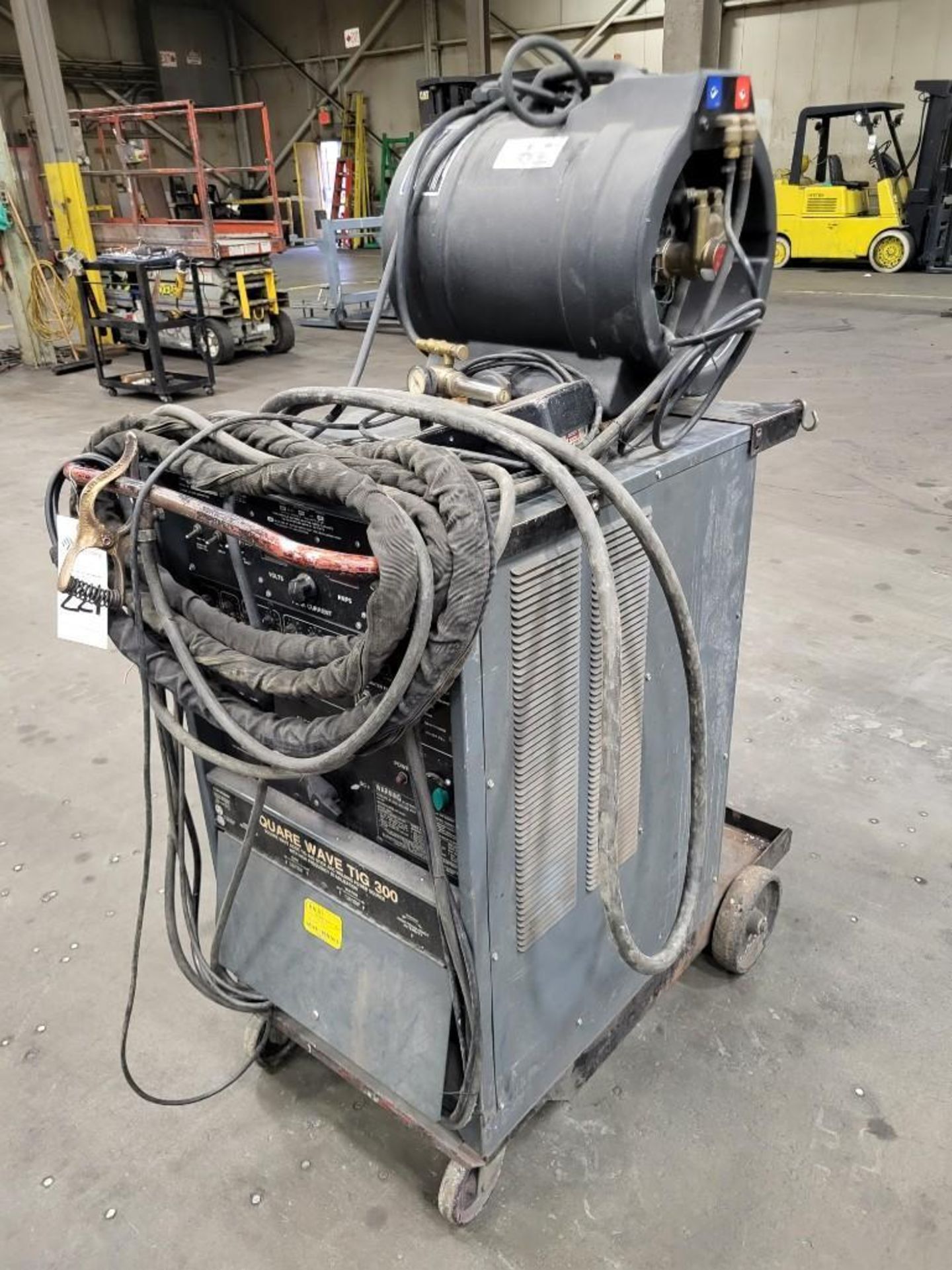 LINCOLN ELECTRIC SQUARE WAVE TIG 300 WELDER WITH MILLER COOLMATE 4 - Image 4 of 10