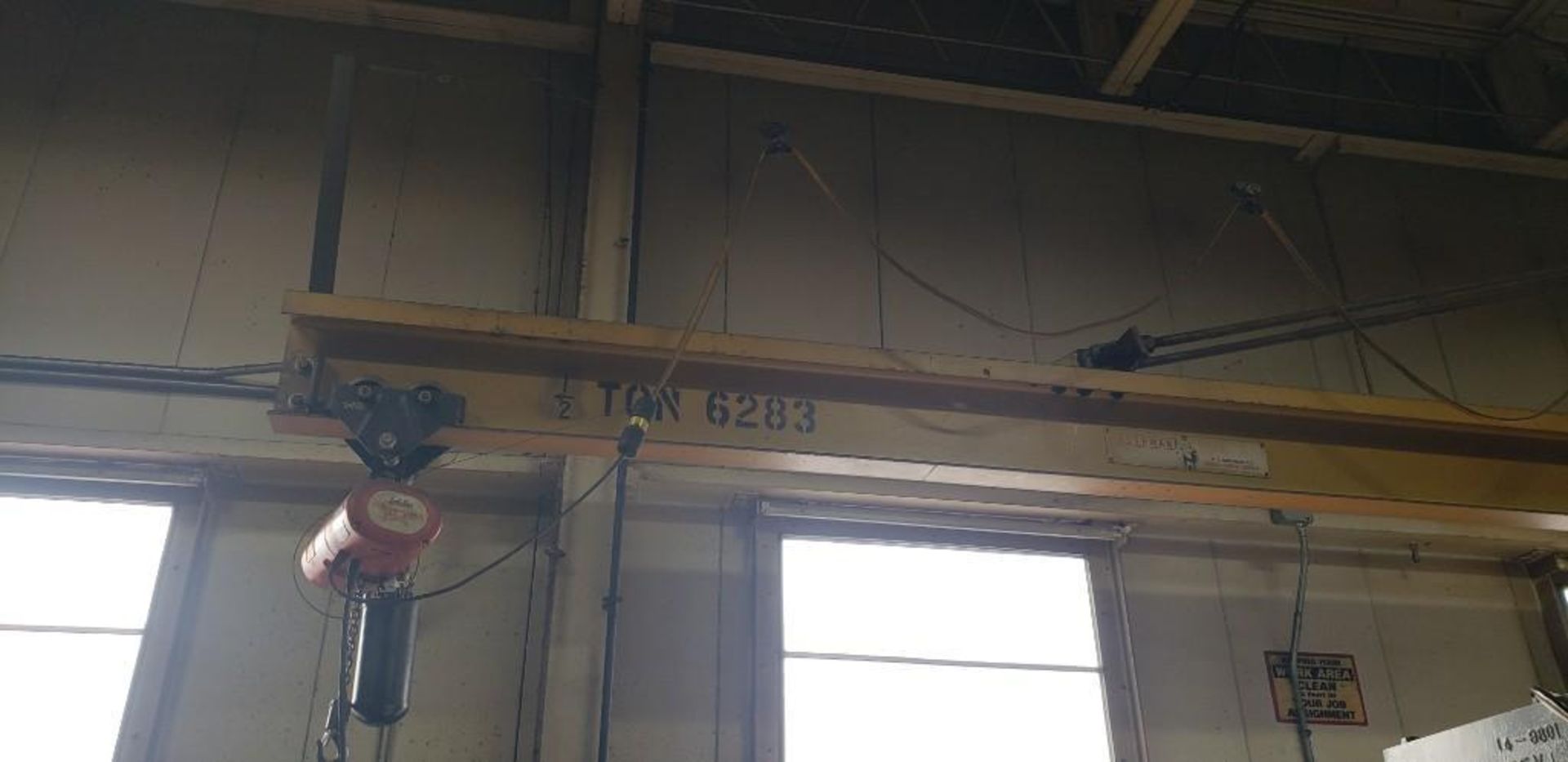 20' BOOM CRANE WITH 1/2 TON ELECTRIC CHAIN HOIST - Image 3 of 5