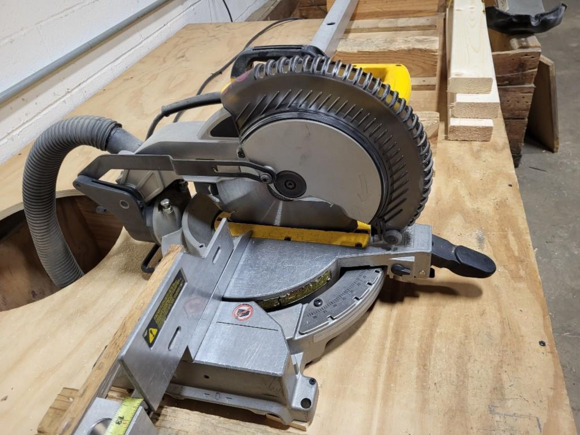 DEWALT 10" COMPOUND MITER SAW - Image 5 of 5