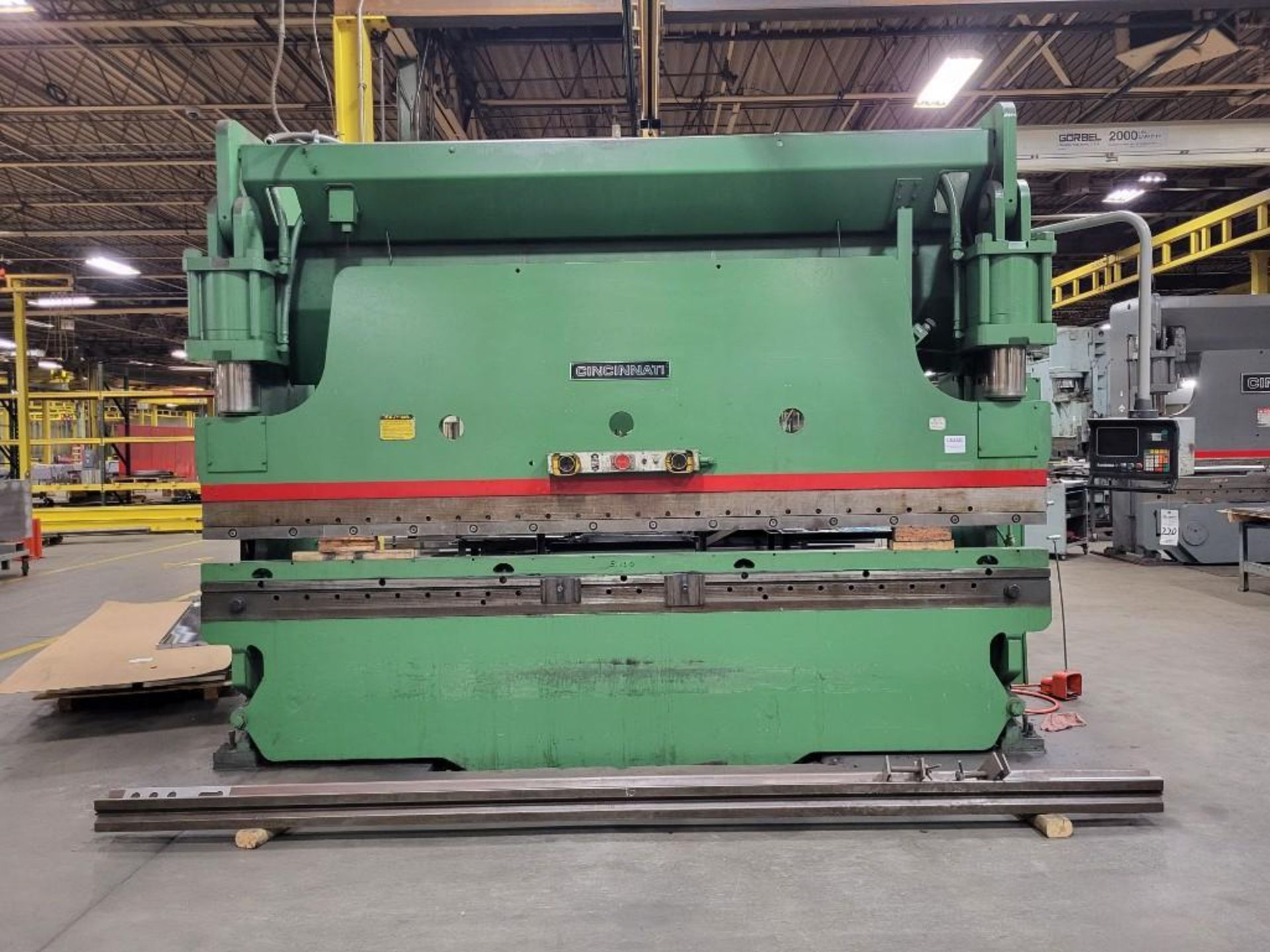 CINCINNATI CINCINNATI 230 TON X 12 230CB 12' PRESS BRAKE (14' BED)